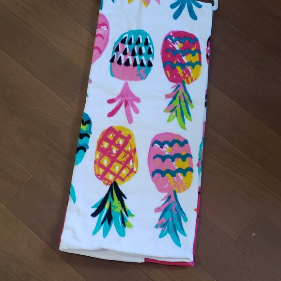Betsey Johnson KIDS Beach towel - Picture 4 of 5